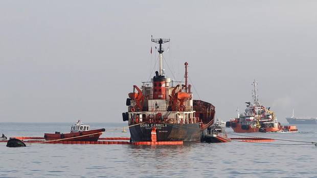 Derrame de petróleo golpea nuevamente la Bahía de Quintero