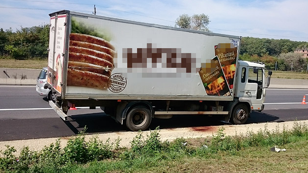 Hallados 50 cadáveres de refugiados en el interior de un camión en Austria