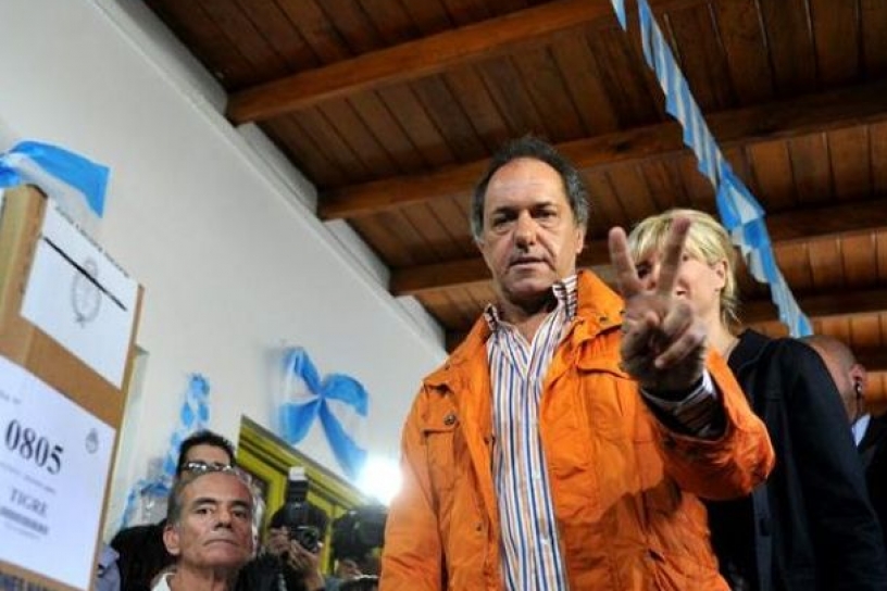 Kirchnerismo saca cuentas alegres: Scioli triunfa en primarias y se posiciona para presidenciales en Argentina