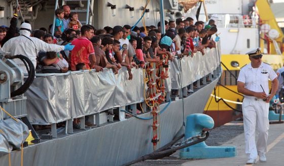 Al menos 25 migrantes mueren en un naufragio cerca de Libia