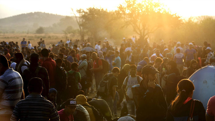 Macedonia declara el estado de emergencia por la oleada de migrantes y refugiados