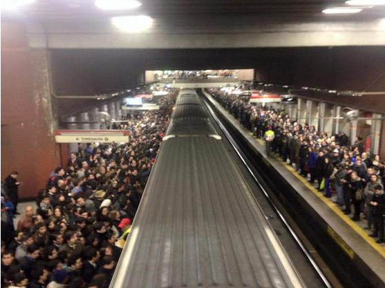 ¡Cuidado! Tomar fotografías en el metro puede afectar a su bolsillo