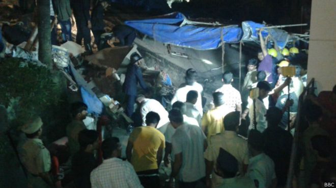 Derrumbe de edificio en India deja al menos 12 muertos
