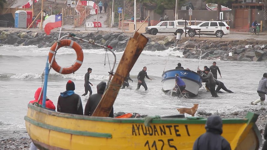 Pescadores, Gobierno y Ejército logran rescate de embarcaciones artesanales en Tongoy