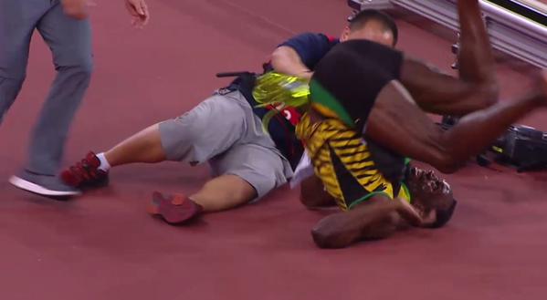 Bolt recibe especial regalo de camarógrafo que lo atropelló