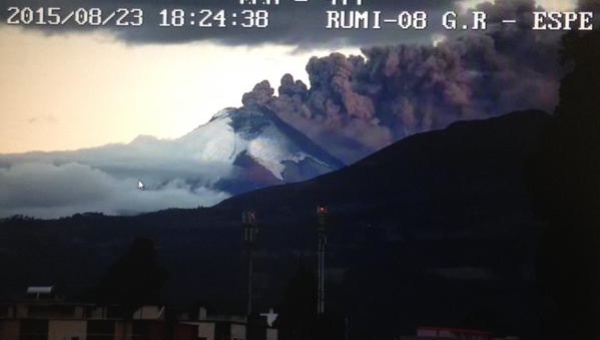 Ecuador mantiene alerta amarilla por cenizas del Cotopaxi