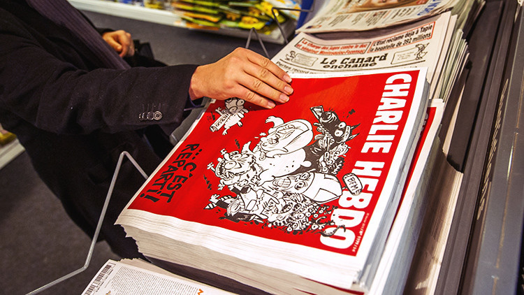 La Red ‘explota’ de indignación: ‘Charlie Hebdo’ se burla del Boeing malasio desaparecido