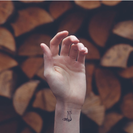 Diseño: Diminutos tatuajes emparejados con fondos conjuntados, por Austin Tott