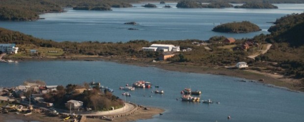 Preocupación de pescadores e indígenas en Guaitecas por relocalización de salmoneras