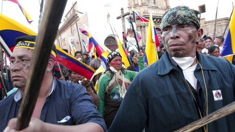 Ecuador: Indígenas armados con lanzas hacen huir a la Policía