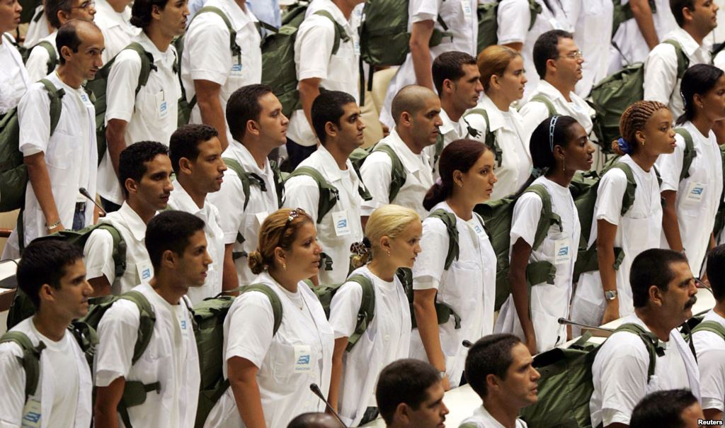 Para terminar con la falta de médicos especialistas se propone traer médicos de Cuba
