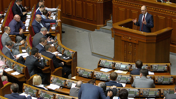 «Escaños parlamentarios en Ucrania fueron comprados por millones de dólares»