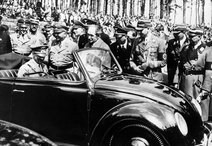La historia negra de Volkswagen: entre Hitler, prostitutas y gases contaminantes