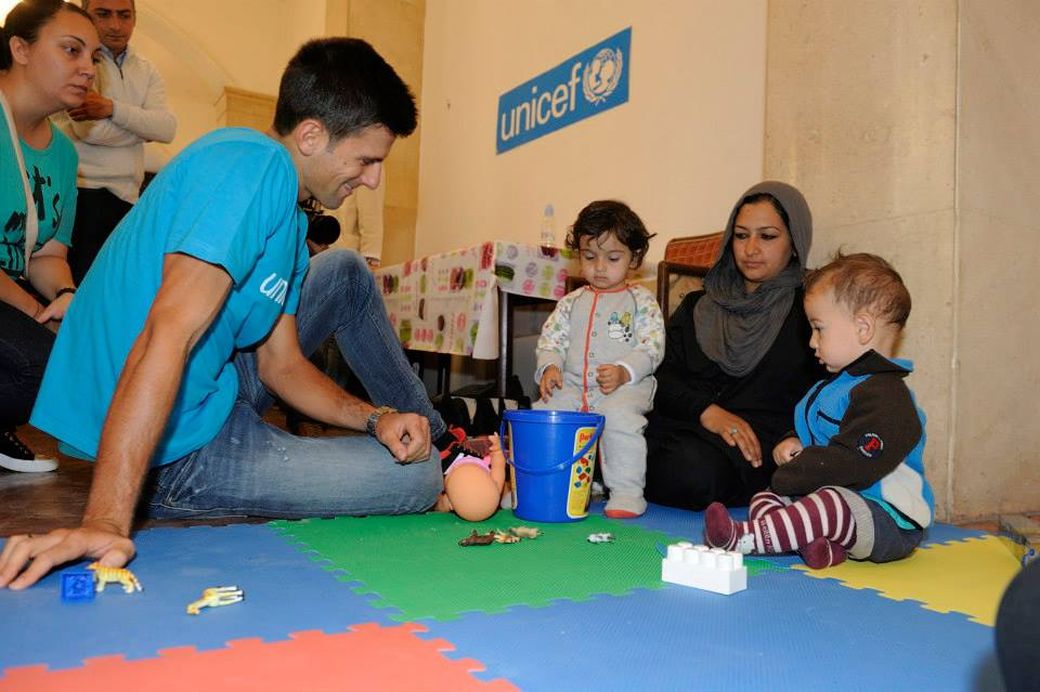Djokovic visita niños refugiados sirios
