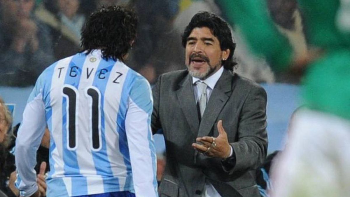 Maradona: «Daría un brazo para jugar en Boca con Carlitos»