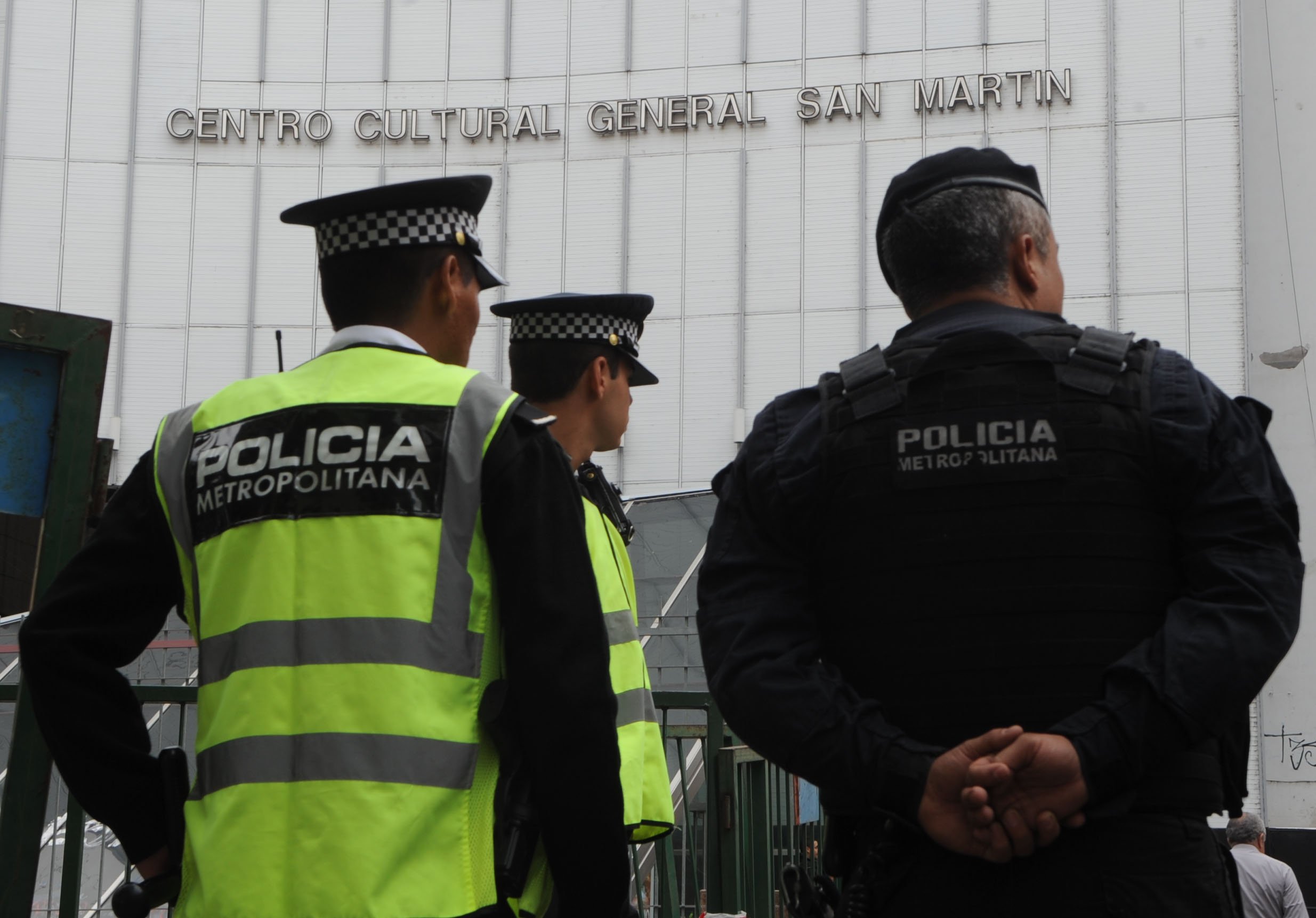 Abuso policial y discriminación: la Policía Metropolitana acusada de represión ilegal contra mujeres trans