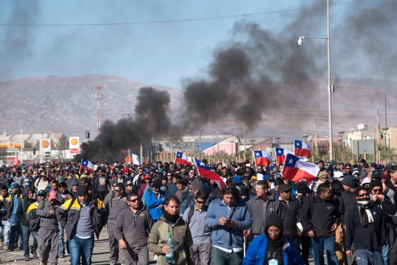 Bloqueado el acceso a minas tras protesta de contratistas de Codelco