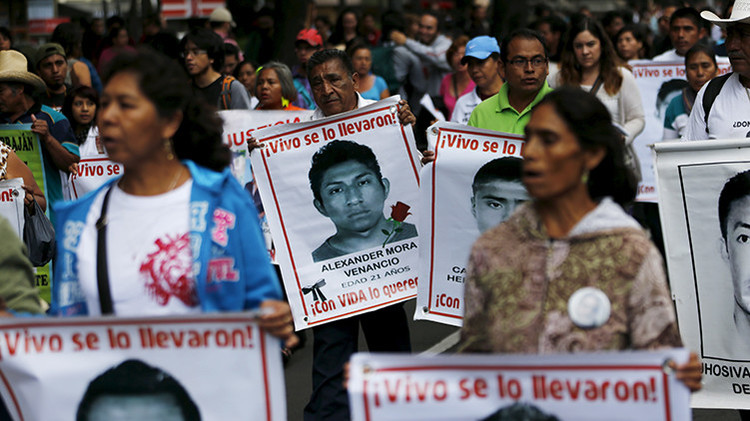 Ayotzinapa: Un normalista del caso rompe el silencio pese a las amenazas
