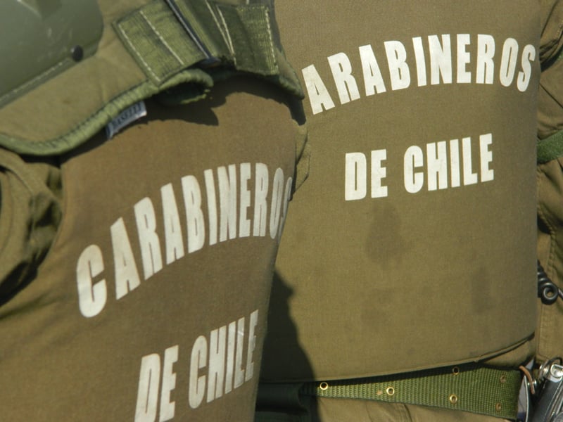 (Video) Carabineros detienen violentamente a indigente que portaba cuchillo para cortar tomates