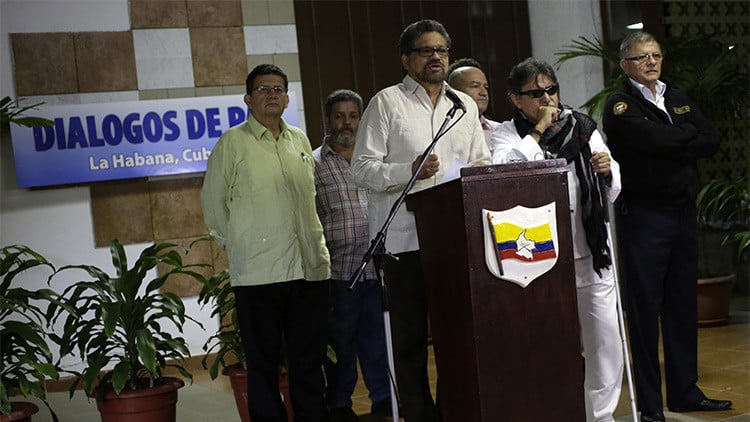 Suspenden 50 imputaciones a los líderes de las FARC tras el acuerdo con el gobierno colombiano
