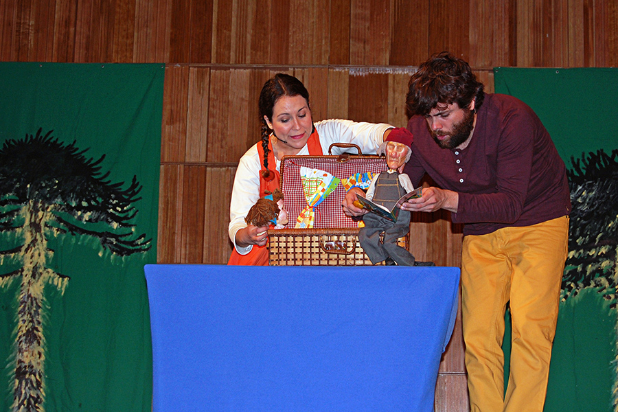 Obra de teatro que fomenta la lectura se presentó en Angol