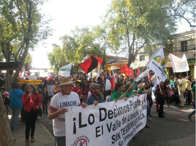 Más de mil personas marcharon contra termoeléctrica en Limache