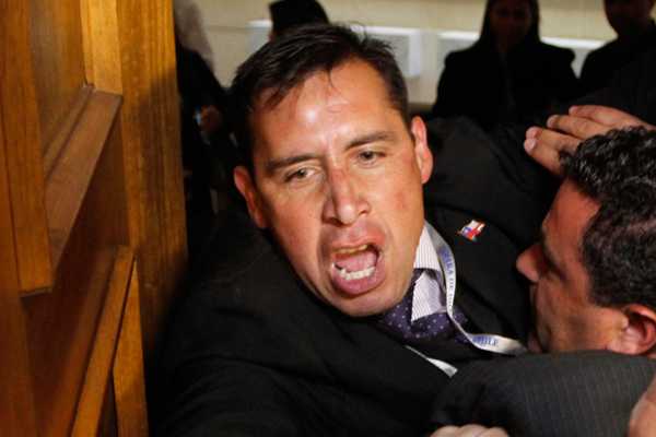Movilh denuncia a Carabineros nuevo acoso del Pastor Soto a Rolando Jiménez