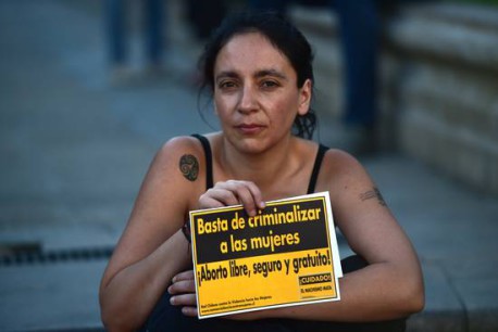 La penalización total del aborto crea un clima de temor y perjudica la atención médica de las mujeres