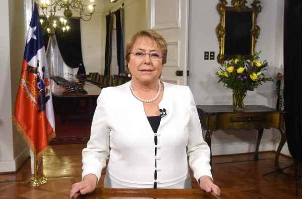 Bachelet anuncia presupuesto 2016: crece un 4,4% con énfasis en educación y salud
