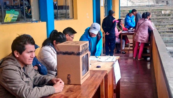 Evo Morales resalta participación popular en referendo