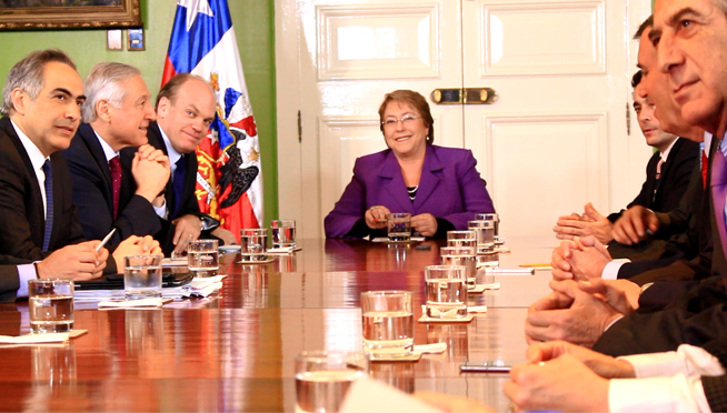 Presidenta Bachelet se reúne con miembros de comisiones de RREE del Parlamento