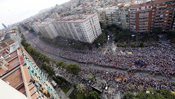Catalanes inician campaña electoral durante Día Nacional