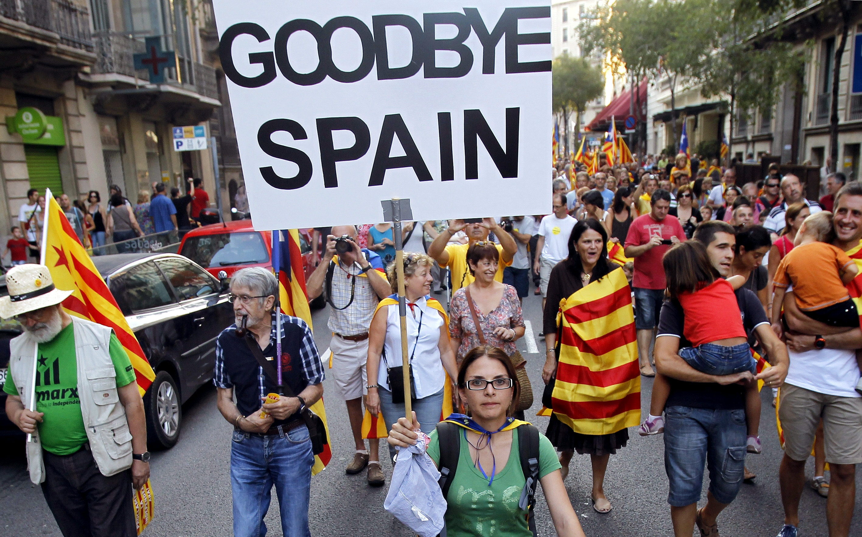 España: dan prisión sin fianza a dos líderes independentistas catalanes