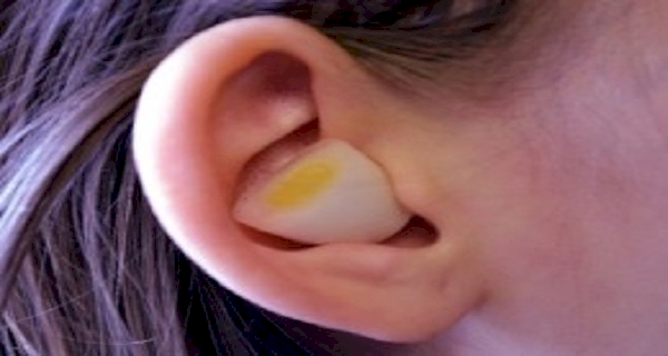 Esto es lo que ocurre cuando pones un trozo de cebolla en el oído y 9 fantásticos usos más ¡Muy útil!