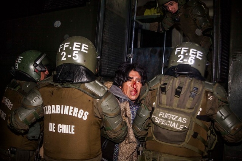 Violento desalojo de mapuche de Conadi en Temuco
