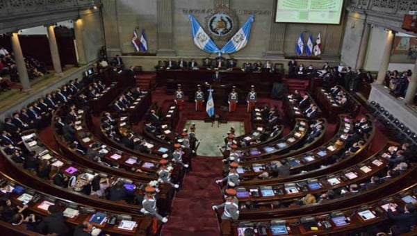 Guatemala: Congreso debate inmunidad del presidente Otto Pérez