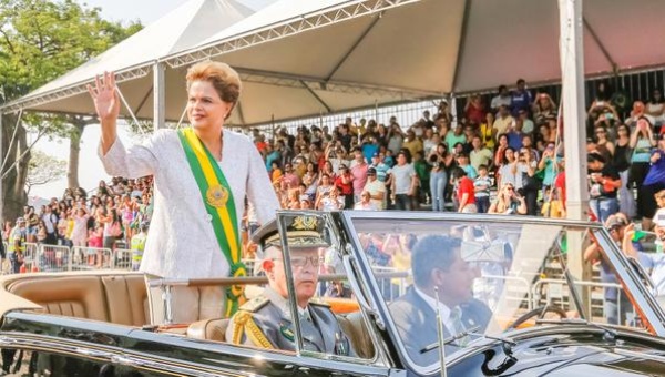 Presidenta de Brasil encabeza desfile por fecha independentista