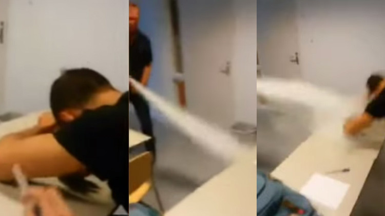Profesor neerlandés despierta a un alumno con un extintor