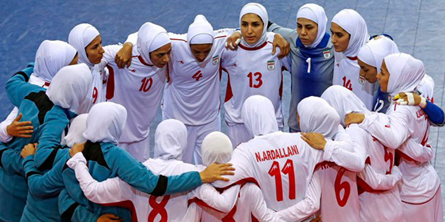 Descaro total: Ocho hombres conformaban selección femenina de Irán