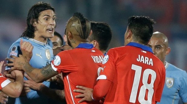 Gonzalo Jara responde las amenazas de seleccionados uruguayos
