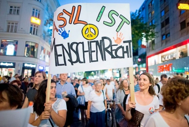 20.000 personas se manifiestan en Austria a favor del asilo de los refugiados
