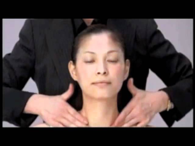 Este masaje facial japonés borra las arrugas y te hará lucir 10 años más joven