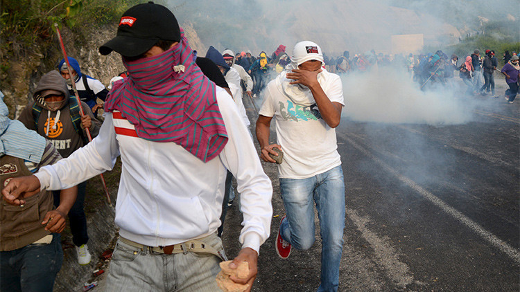 Fotos: Fuertes enfrentamientos entre la Policía y normalistas en México dejan varios heridos