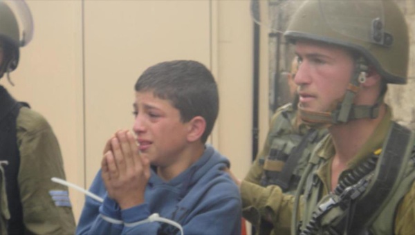 Ejército israelí detiene a niños palestinos en Jerusalén