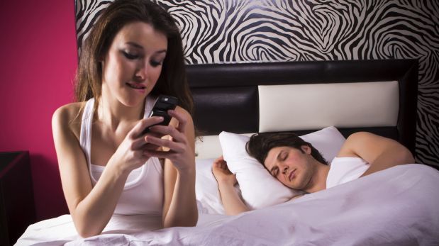 Por qué NO debes revisar el celular de tu pareja