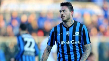 Pinilla las hace todas: Gol de chilena, doblete y expulsión en el Calcio