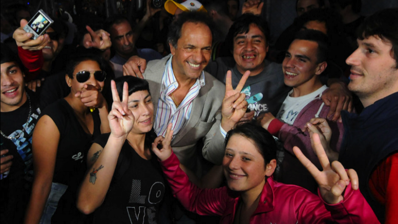 En un nuevo aniversario de “La noche de los lápices”, Daniel Scioli prometió el boleto estudiantil gratuito para toda Argentina