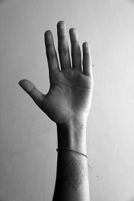 21 tatuajes creativos inspirados en enfermedades mentales