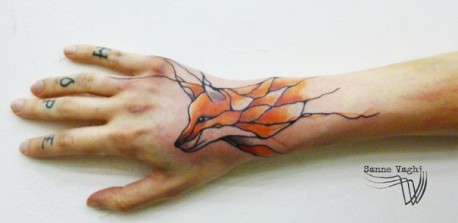 Diseño: Tatuajes inspirados en la naturaleza que siguen las venas del cuerpo