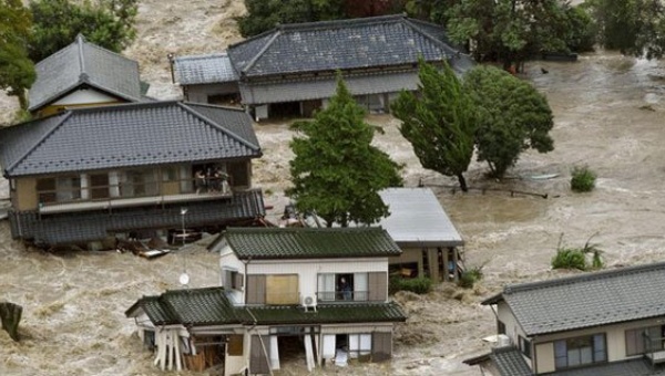 Tifón Etau produce graves inundaciones en este de Japón